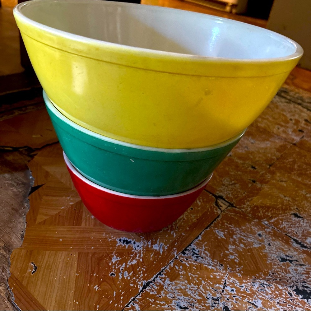 Pyrex Mixing Bowl Set